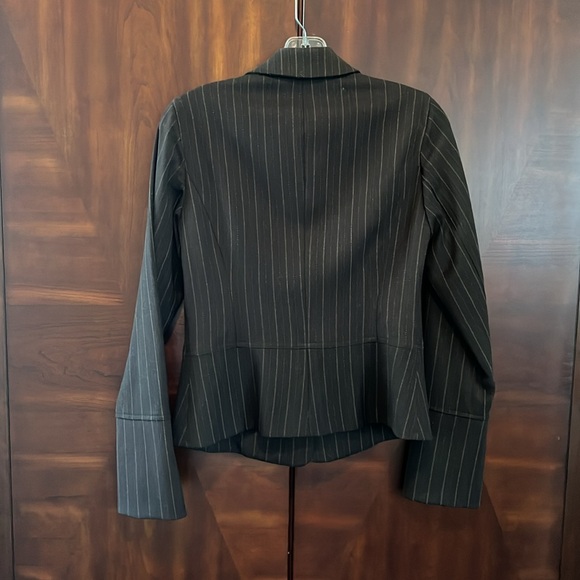 Yansi Fugel Pinstripe Blazer- Size 2- New without Tags - Picture 5 of 11